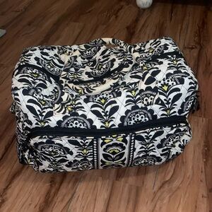 Vera bradley tote with shoulder strap